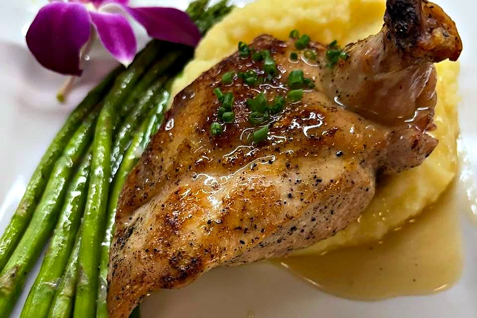 Roast chicken with asparagus and mashed potato